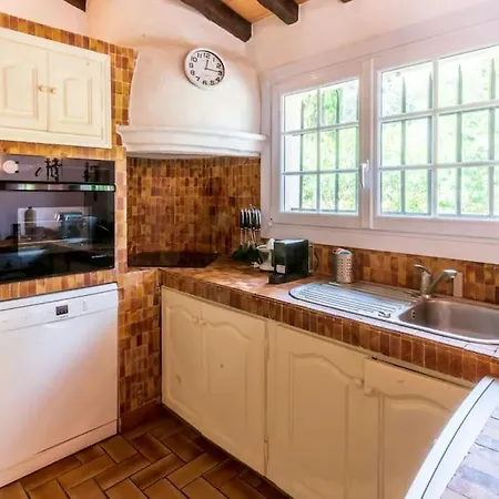 St-tropez/ramatuelle : 5br Avec Piscine Apartment