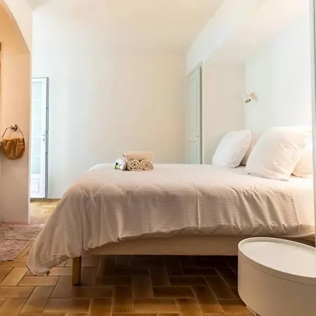 St-tropez/ramatuelle : 5br Avec Piscine Apartment *